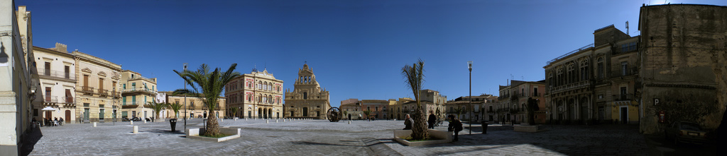 'Grammichele' di fabcan - grammichele. Con licenza CC BY 2.0 tramite Wikimedia Commons - http://commons.wikimedia.org/wiki/File:Grammichele.jpg#/media/File:Grammichele.jpg
